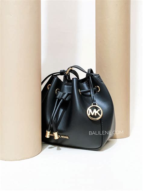 michael kors phoebe small faux leather bucket bag